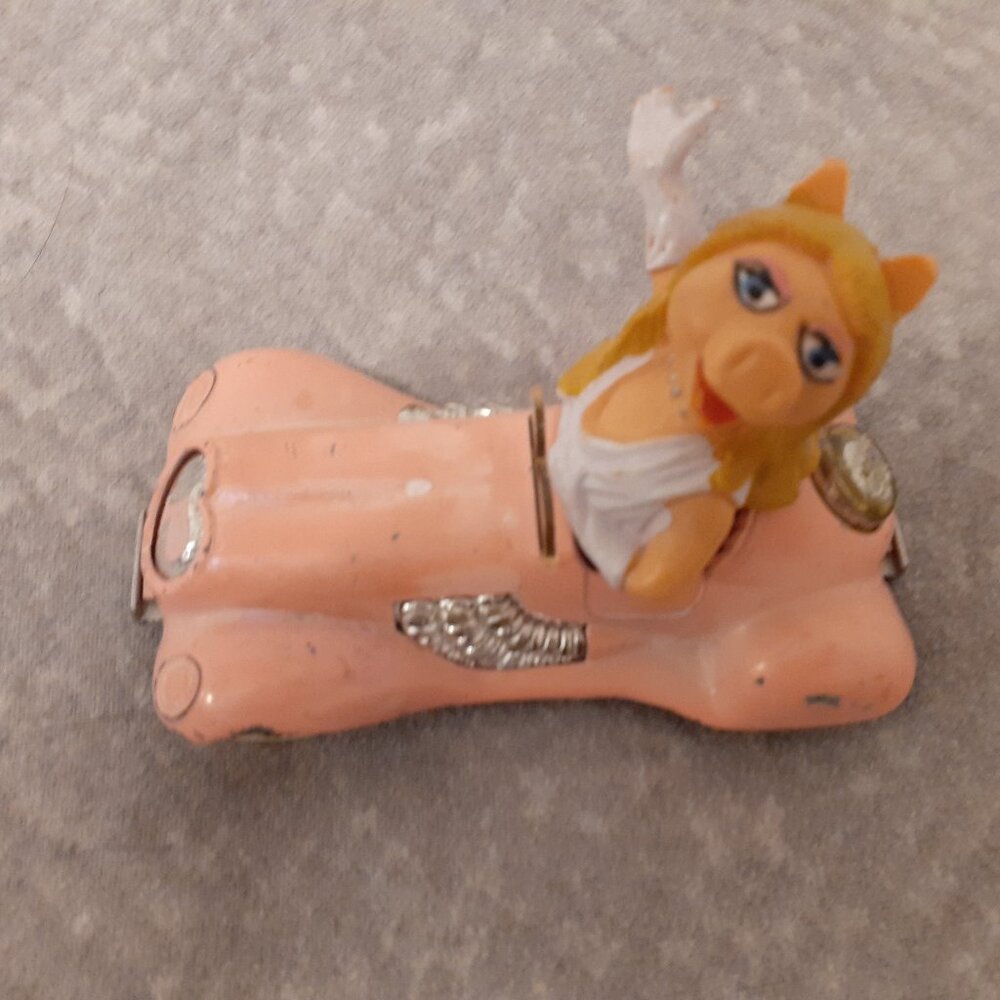 Muppet Show Miss Piggy 1979 Collectable Corgi Die Cast Car Rolling Wheels